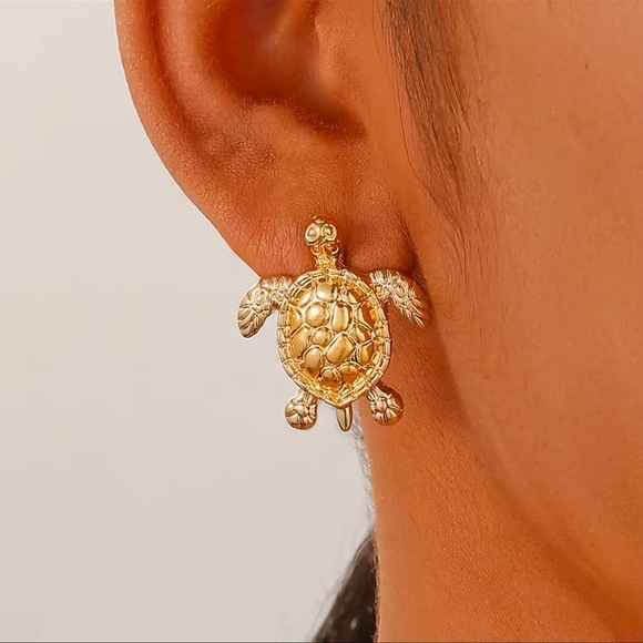 Sea Turtle Gold Stud Earrings - Picture 10 of 16